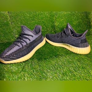 Carbon Black Yeezy 350V2
